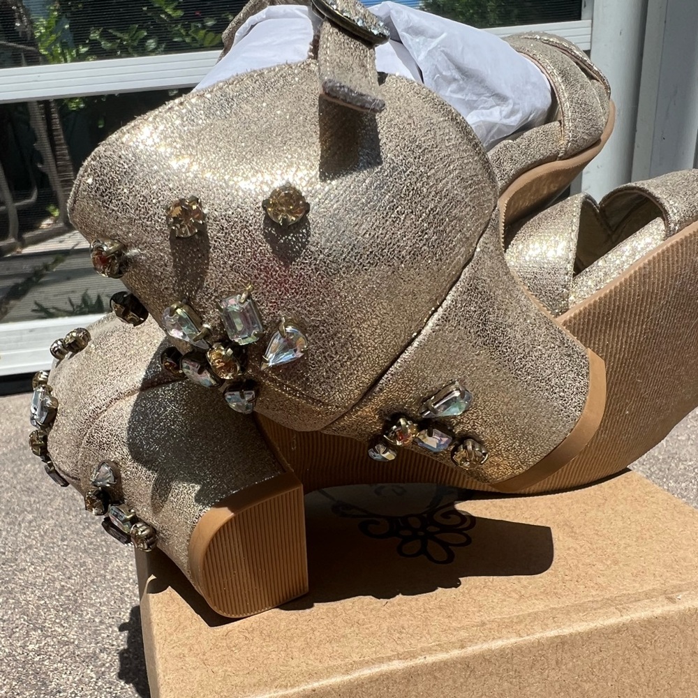 JoyFolie Dress shoe sandal youth size 4